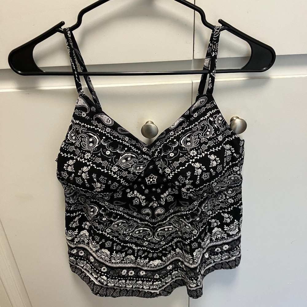 No boundaries medium paisley or handkerchief tank top